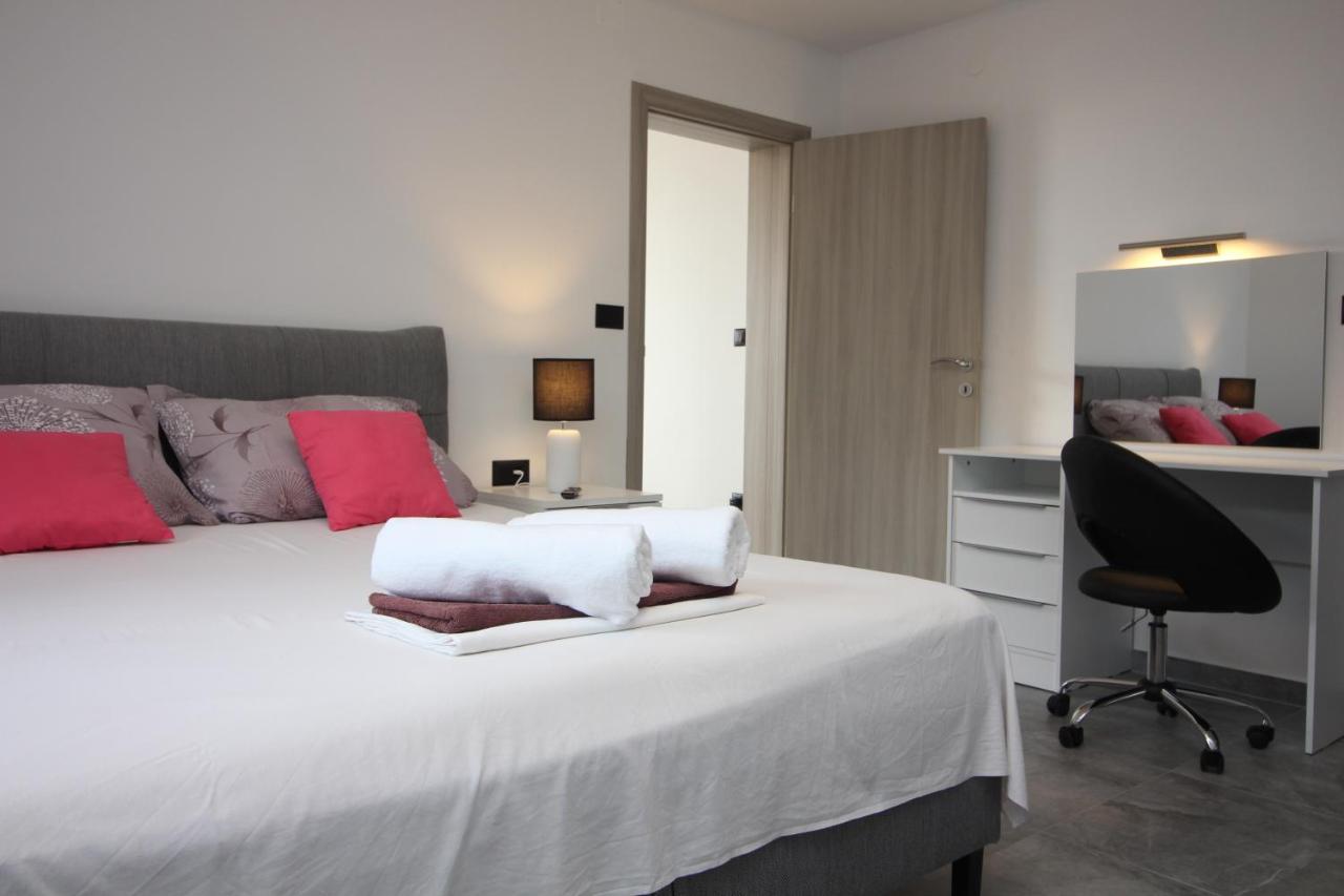 Apartments Toni Primošten Екстериор снимка