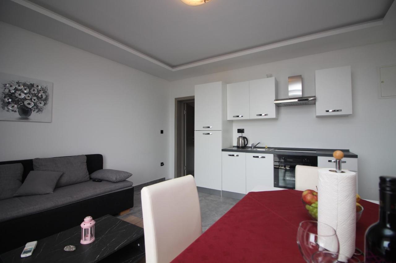 Apartments Toni Primošten Екстериор снимка
