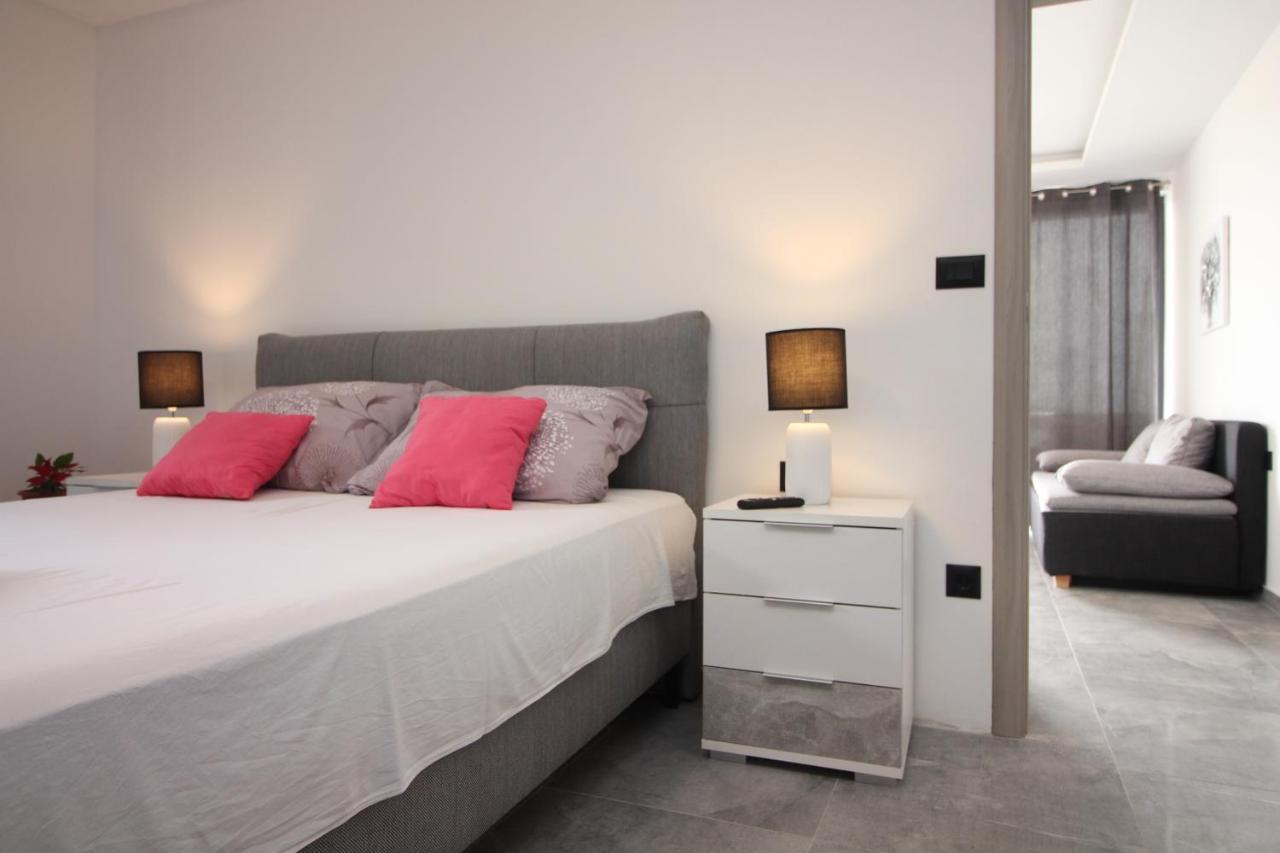 Apartments Toni Primošten Екстериор снимка
