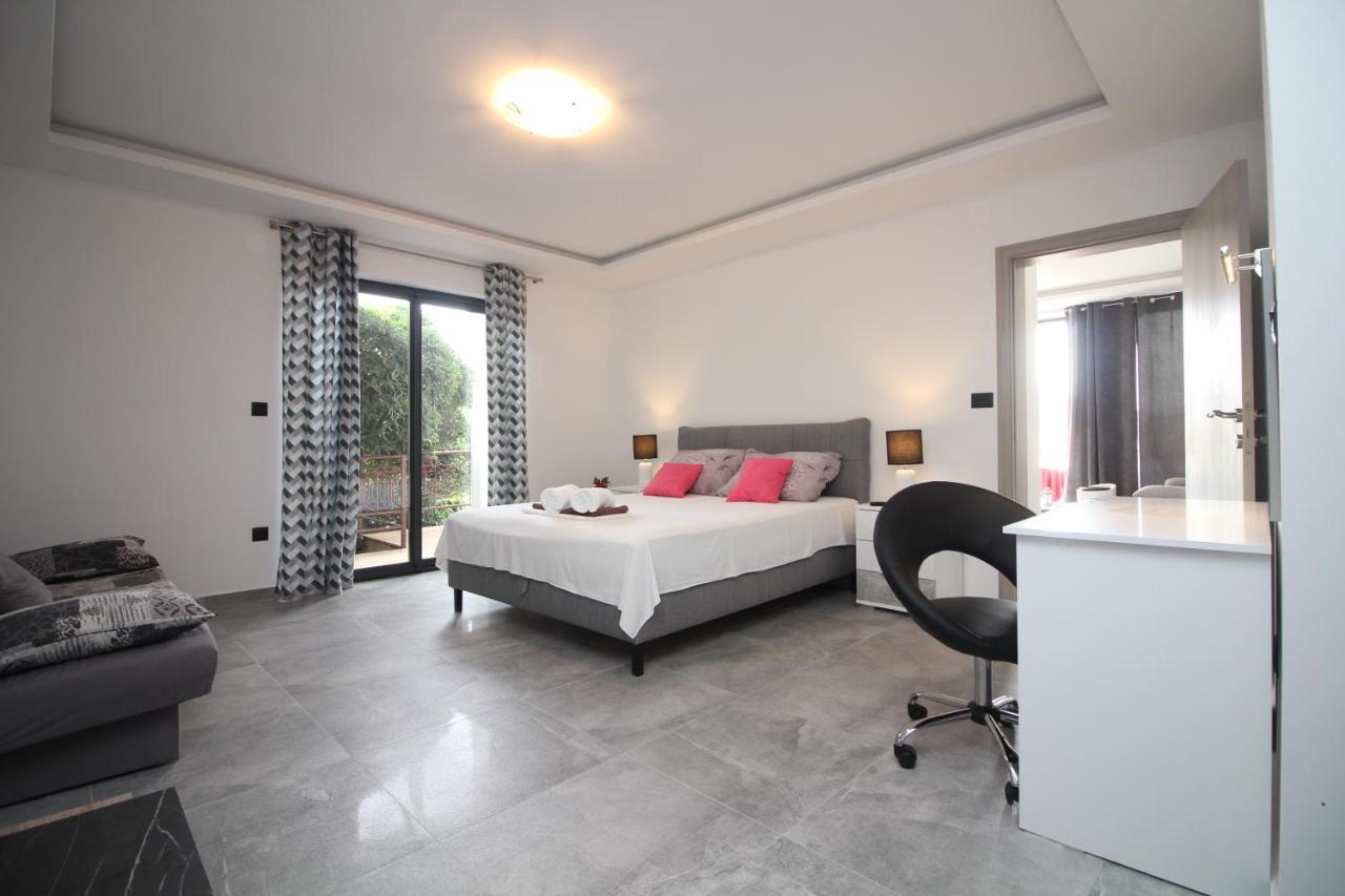 Apartments Toni Primošten Екстериор снимка
