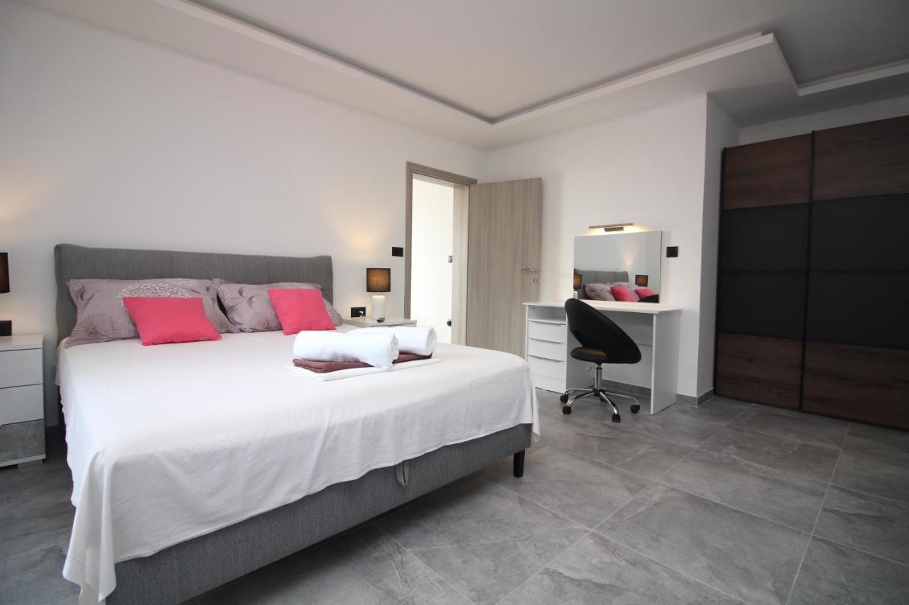 Apartments Toni Primošten Екстериор снимка