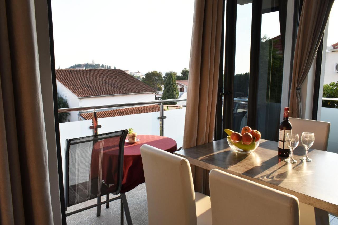 Apartments Toni Primošten Екстериор снимка